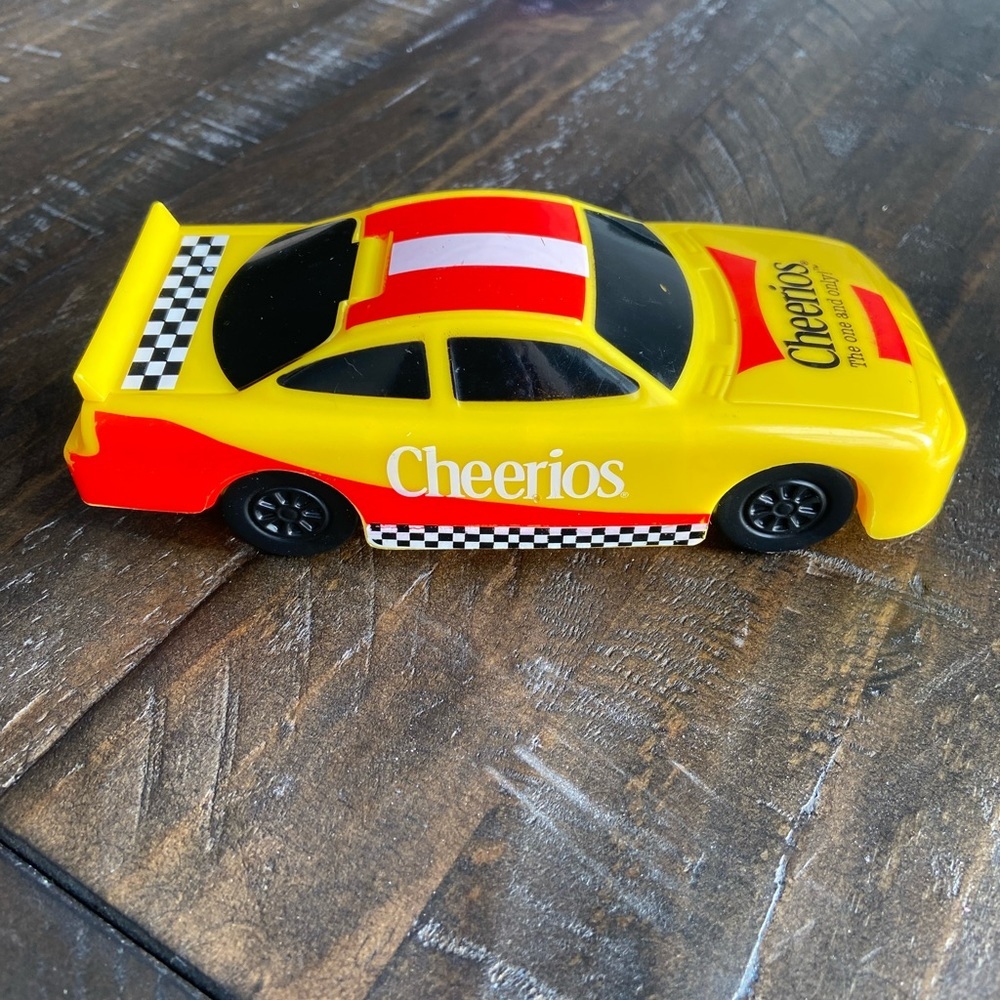 ❤️4 for‎ $25❤️ Vintage cheerios race car container - holds 1 cup